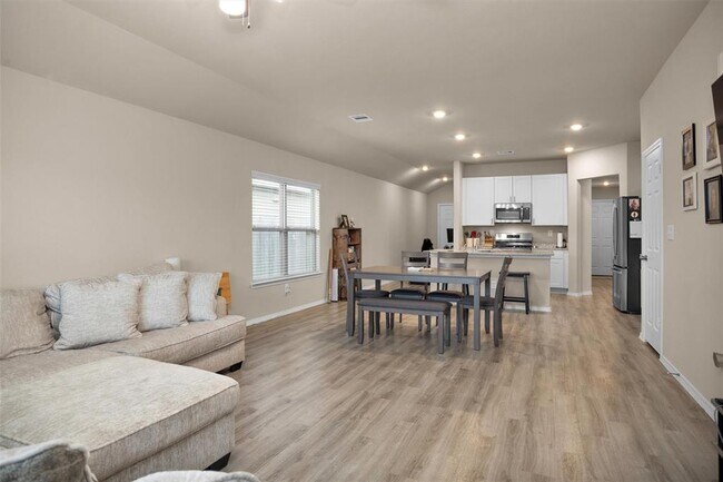 Building Photo - 14211 Sedona Rdg Dr
