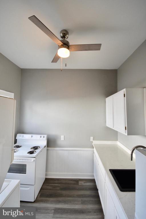 Building Photo - 600 Main St