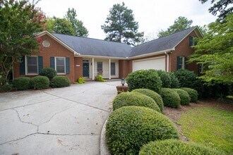 Building Photo - 2220 Montclair Dr