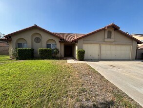 Building Photo - Newly renovated 4 bedroom in canyon crest!