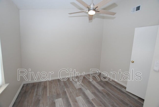 Building Photo - 2430 N Seabury Pl