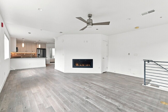 Building Photo - $3,640.95 with $300 Off the first month's rent, 2 Bed, 2.5 Bath Townhome in Denver with Rooftop P...