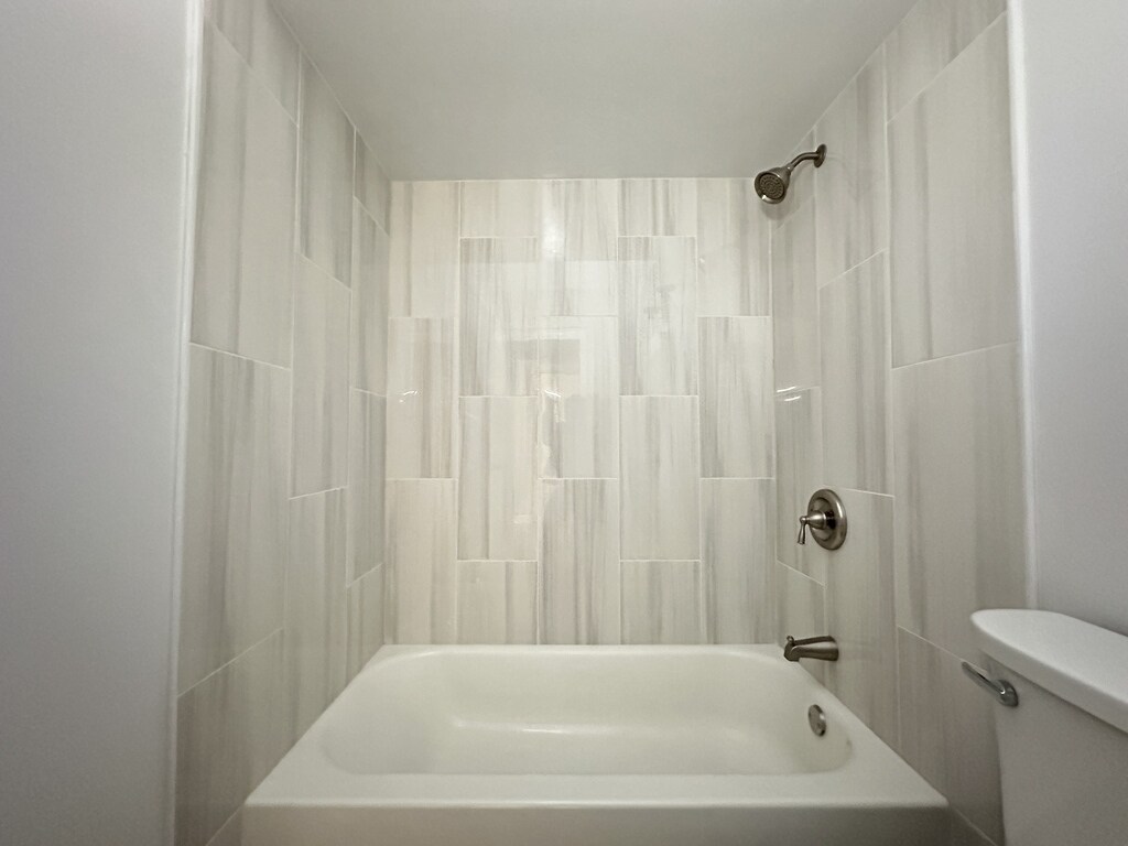 Building Photo - 1515 W Morse Ave