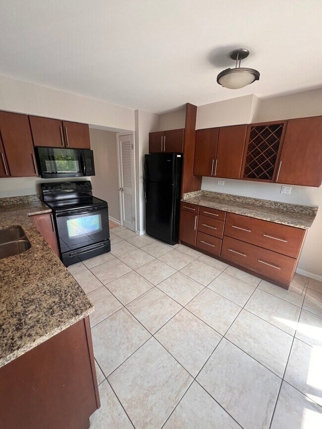 Building Photo - 9375 Hamilton Ct