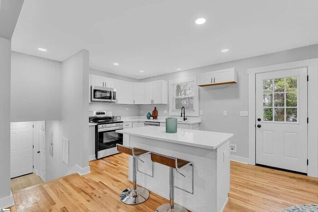 Building Photo - A 4-bedroom GEM!!
