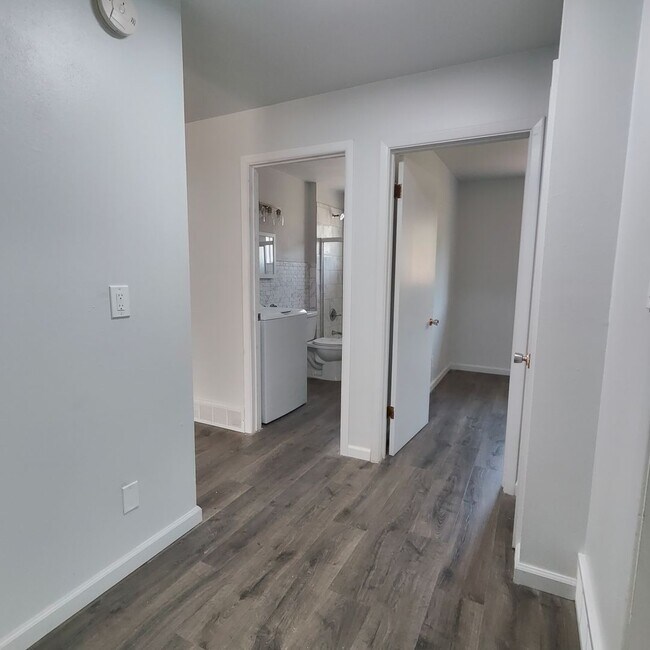 Building Photo - 2 Bedroom in North Boulder Triplex