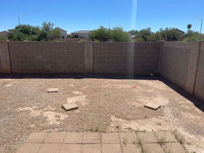 Building Photo - Rita Ranch Charmer 3Bdm 2Ba home, availabl...