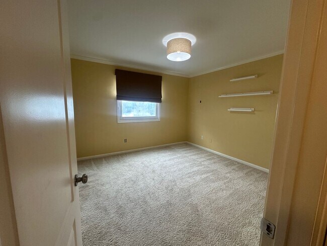 Building Photo - Beautiful 2-bedroom, 2-bath Condo just one block to the beach