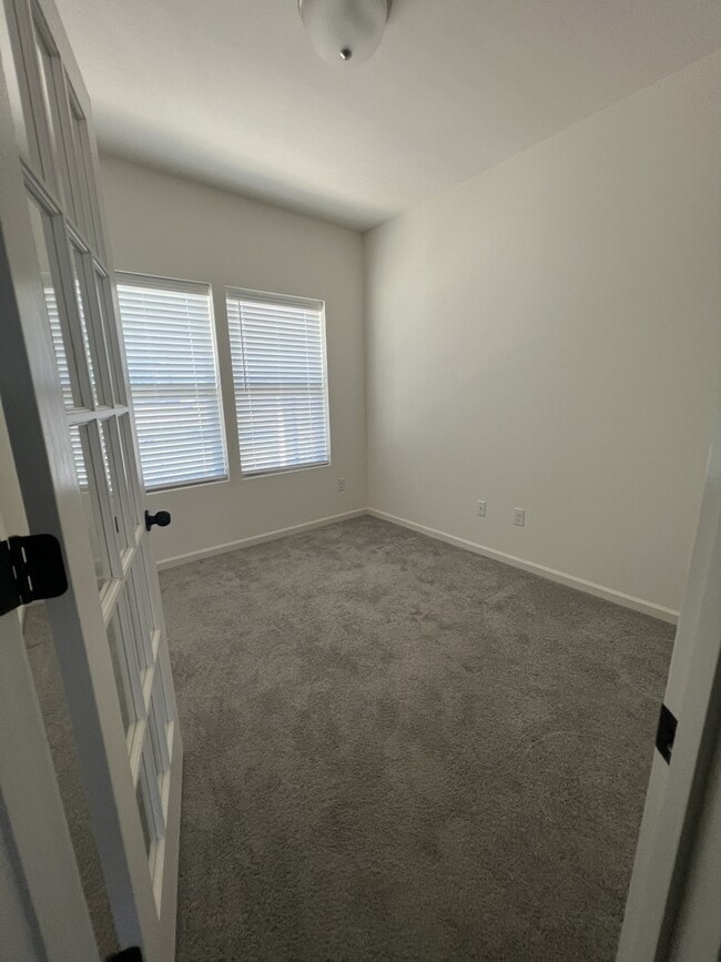 Building Photo - 1621 Running Deer Dr