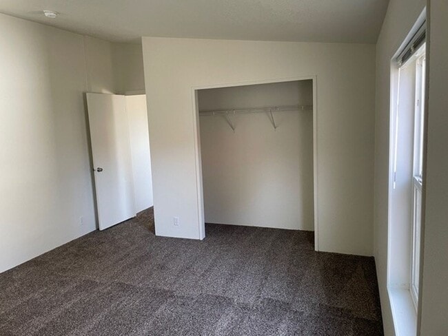 Building Photo - *Summer Special* $400 Off First Month's Rent. Country Living in Junction City