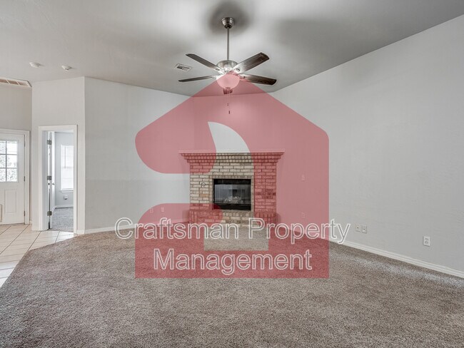 Building Photo - 2707 Silvertree Dr