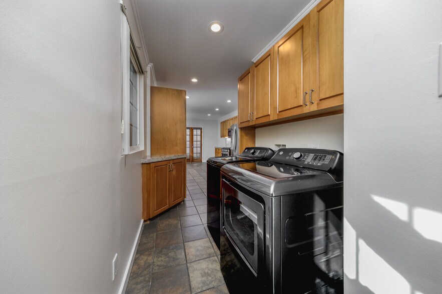 Building Photo - 1244 S Highland Ave