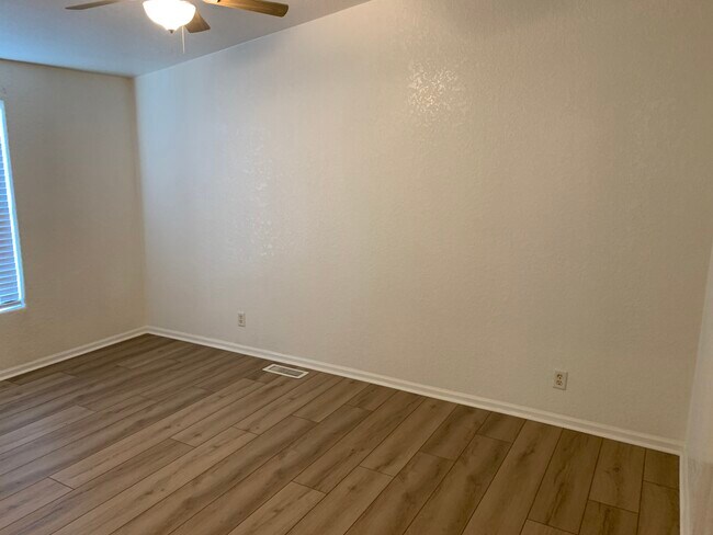 Building Photo - 5524 W Grayson Rd