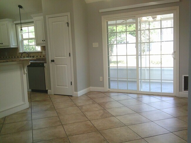 Building Photo - Spacious 3BR Home with Screened Porch, Fenced Backyard & Wired Shop in North Valdosta