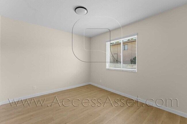 Building Photo - 108 S Lindsay St
