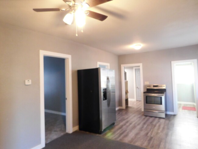 Building Photo - Beautiful 3 bedroom/1 bath home in El Dorado!
