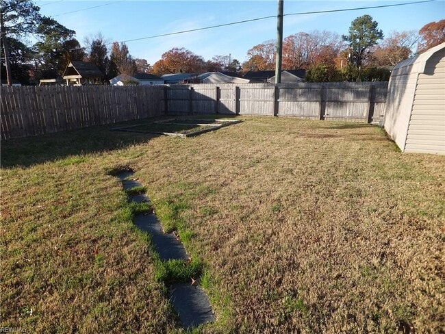 Building Photo - 4420 Clyde St