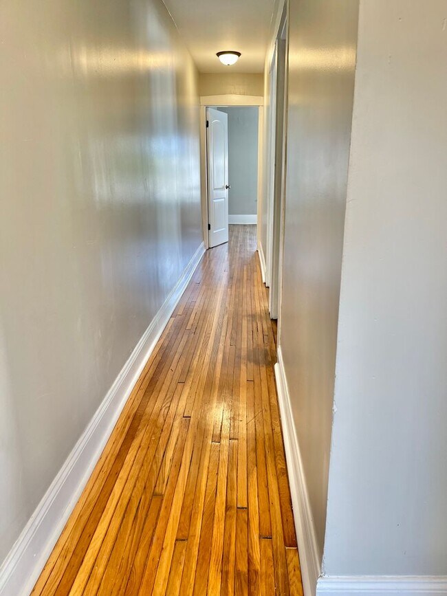 Building Photo - 918 Carpenter St