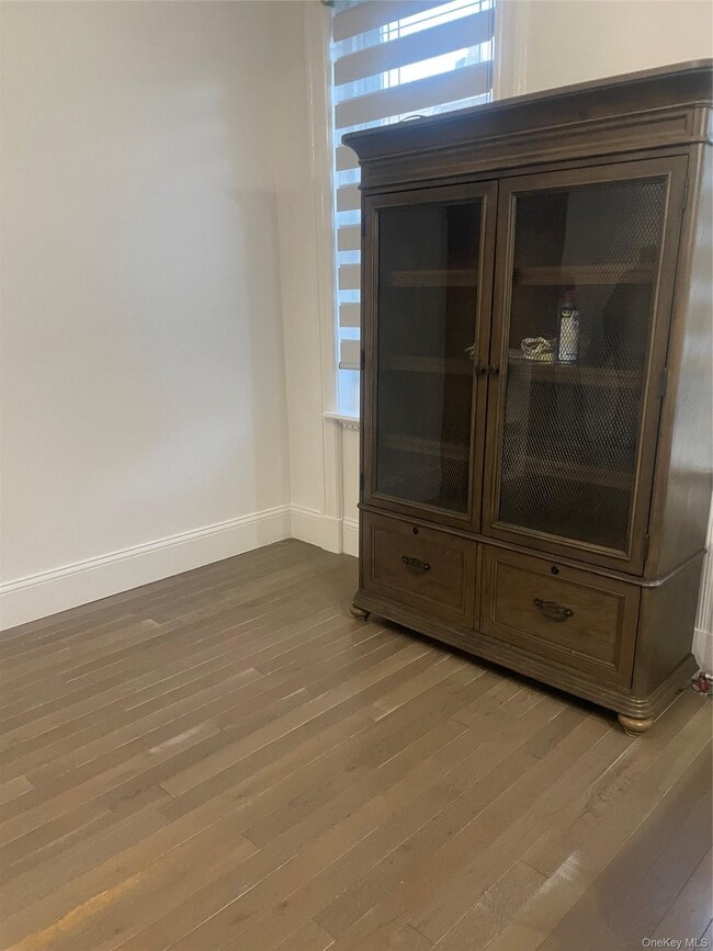 Building Photo - 17-20 Menahan St