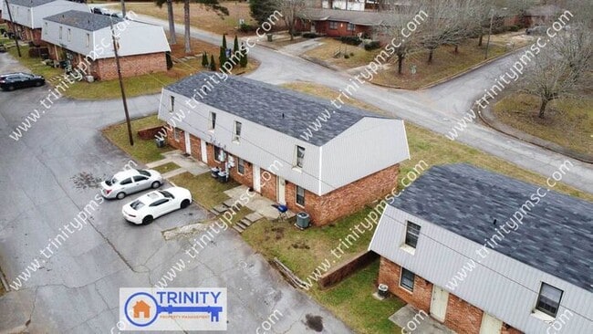 Building Photo - Must See! Beautiful Two Bedroom
