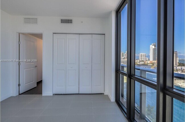 Building Photo - 1600 NE 1st Ave