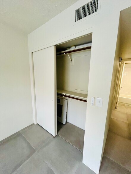 Building Photo - 7557 N Dreamy Draw Dr
