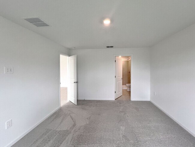 Building Photo - Newly Built Three-Bedroom Home