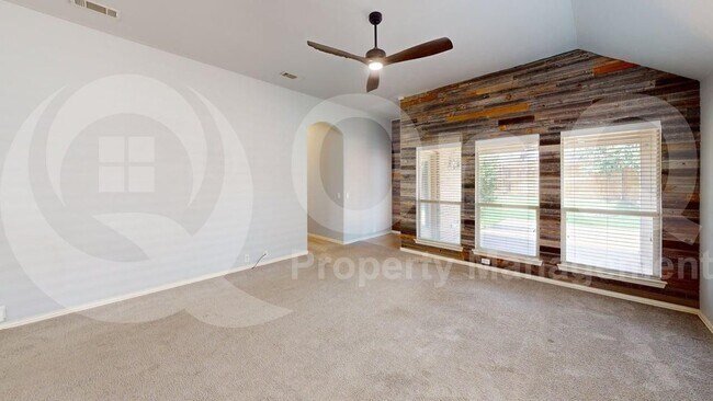 Building Photo - 2309 Aurora Dr