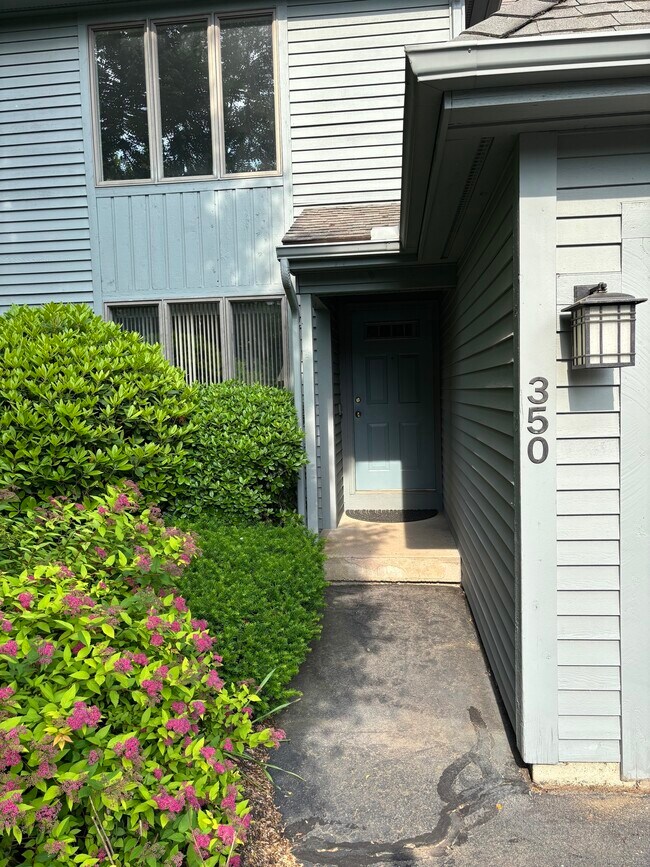 Building Photo - 350 Cavan Ln