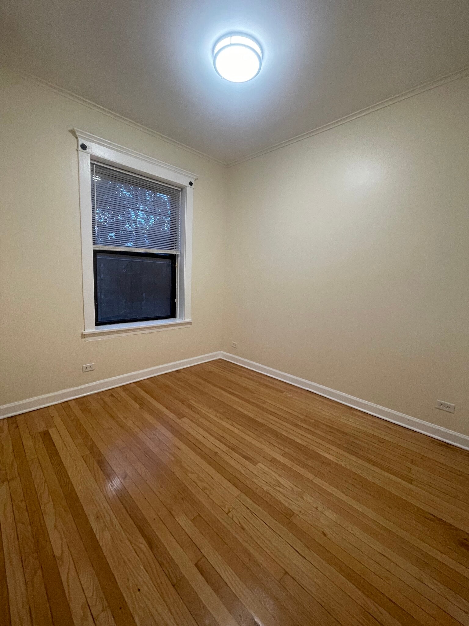 Building Photo - 5120 N Kenmore Ave