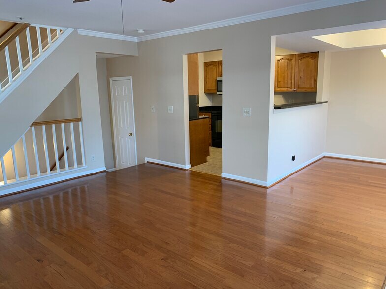 Building Photo - 5708 Chapman Mill Dr