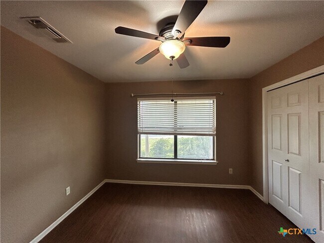 Building Photo - 826 Timber Dr