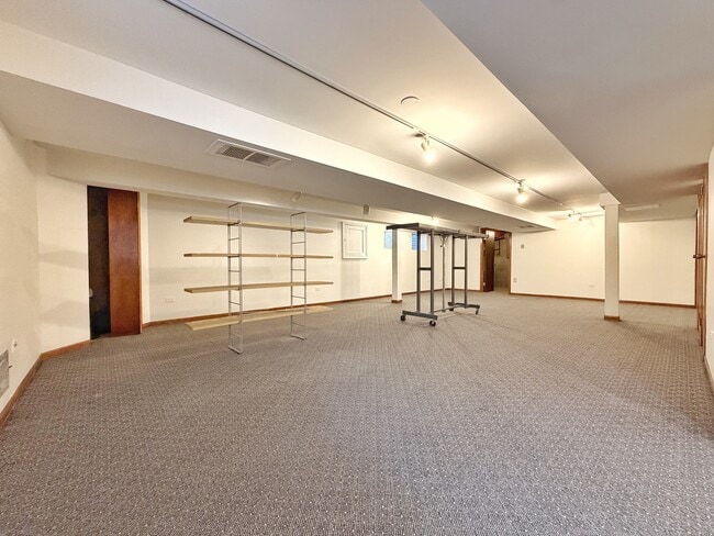 Building Photo - 6710 Wedgewood Ln