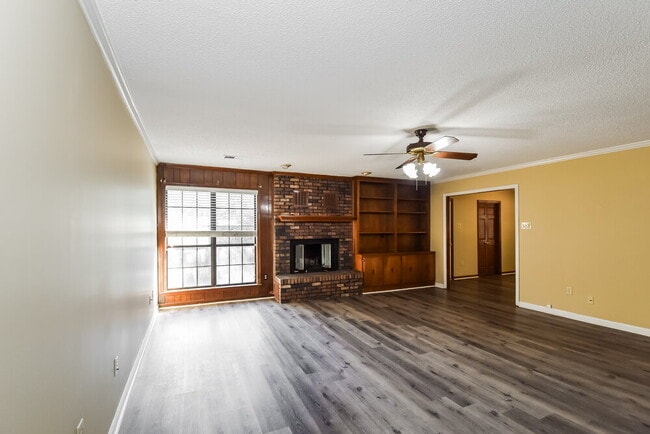 Building Photo - 928 Pheasant Hollow Dr