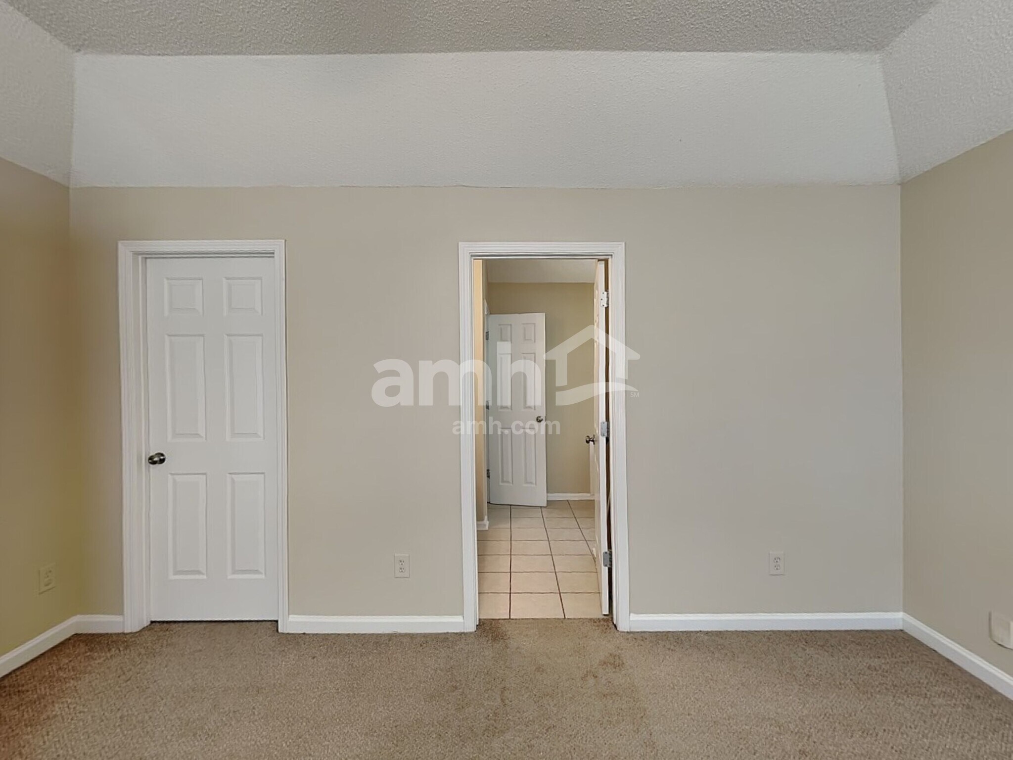 Building Photo - 228 Kings Cove