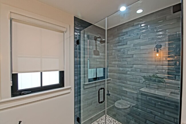 Building Photo - Completely Remodeled, Custom 3BR2BA Home w/ Spacious Floorplan, Amazing Indoor/Outdoor Space, Gat...