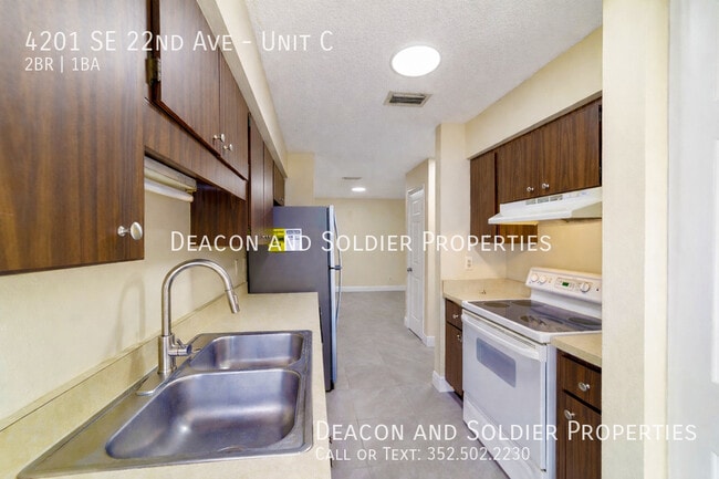 Building Photo - 4201 SE 22nd Ave