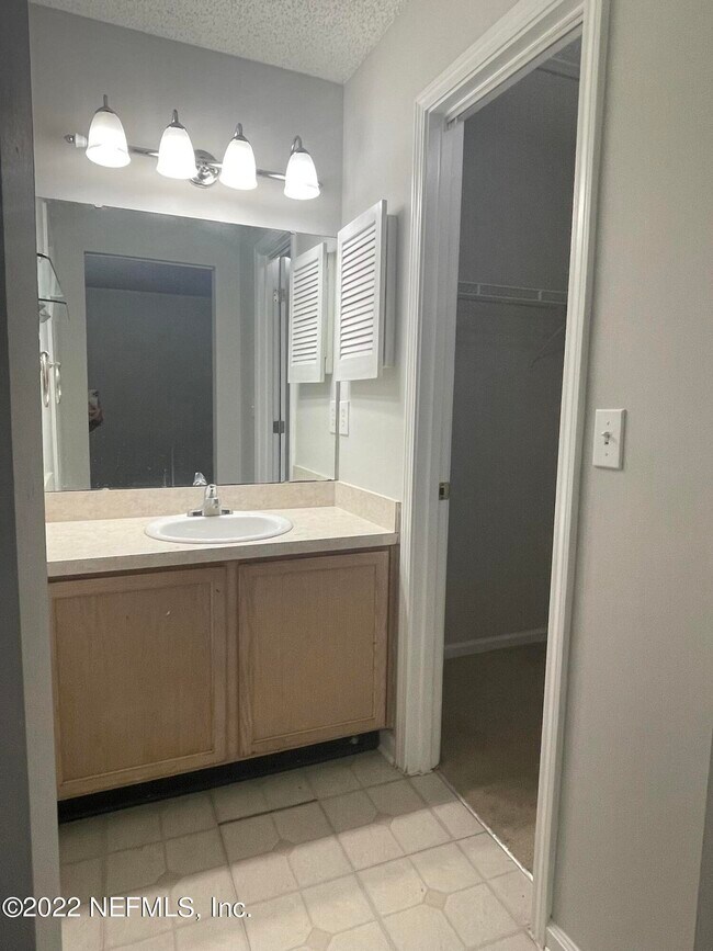 Building Photo - 3348 Volley Dr