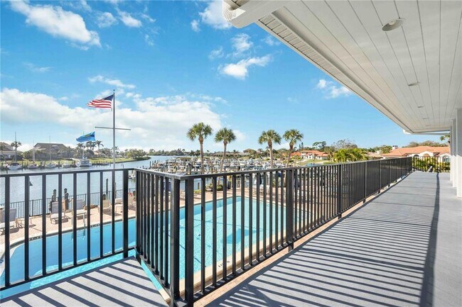 Building Photo - 456 Yacht Harbor Dr