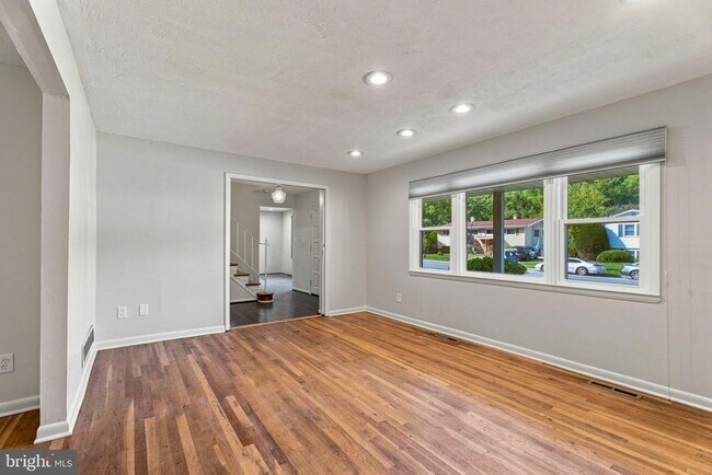 Building Photo - 4631 Hawksbury Rd