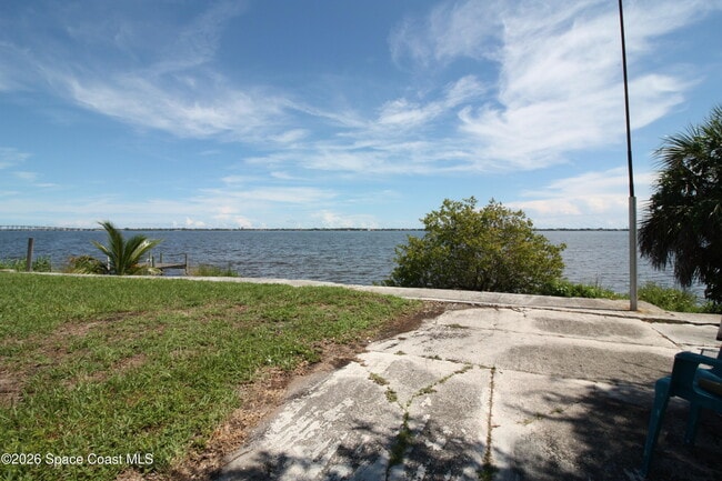 Building Photo - 2910 Riverview Dr