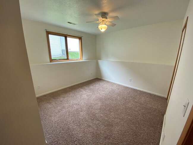 Building Photo - 523