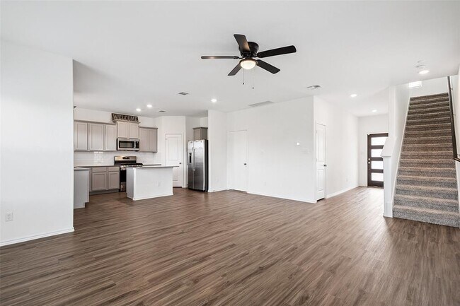 Building Photo - 105 Canley Lp