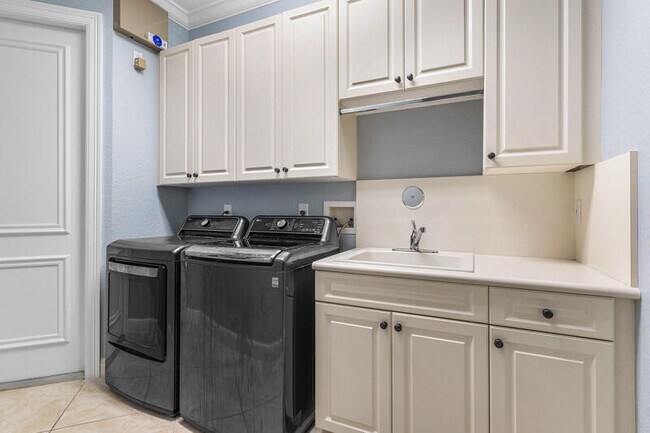 Building Photo - 16251 Bristol Pointe Dr
