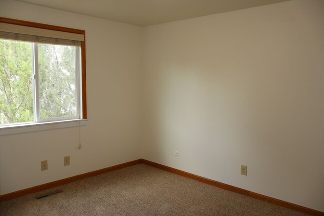 Building Photo - Lovely Loveland Home with Finished Basemen...