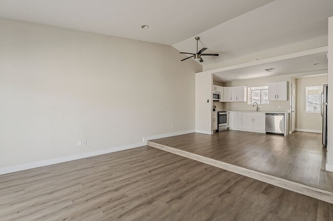 Building Photo - Fully Remodeled! 2 bed 2 bath Town-home in...
