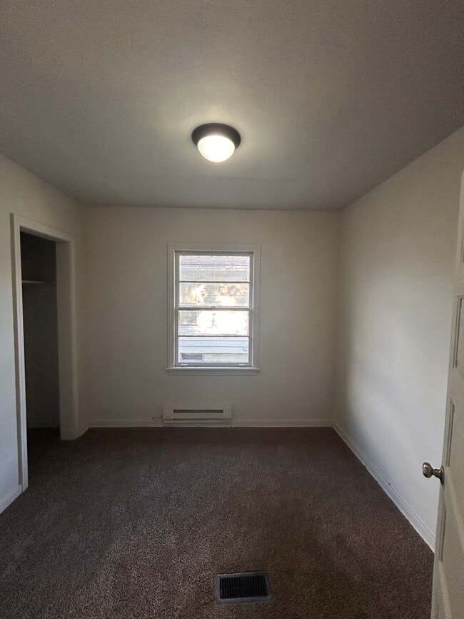 Building Photo - NO APP FEE!