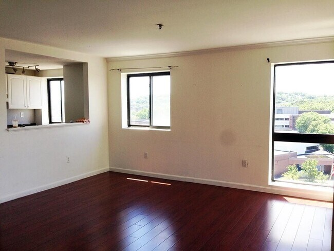 Building Photo - 15 N Beacon St
