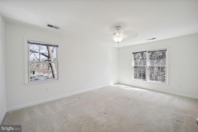 Building Photo - 2149 N Taylor St