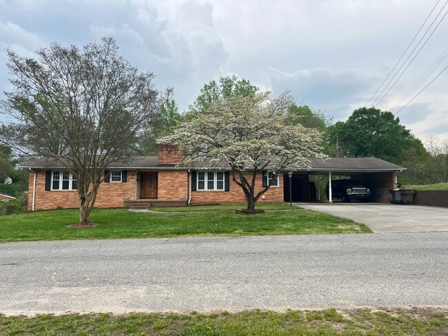 Building Photo - 733 Pine St